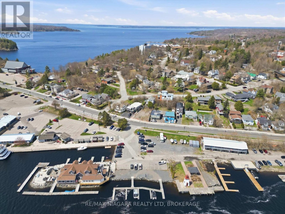 22 BAY STREET, Parry Sound