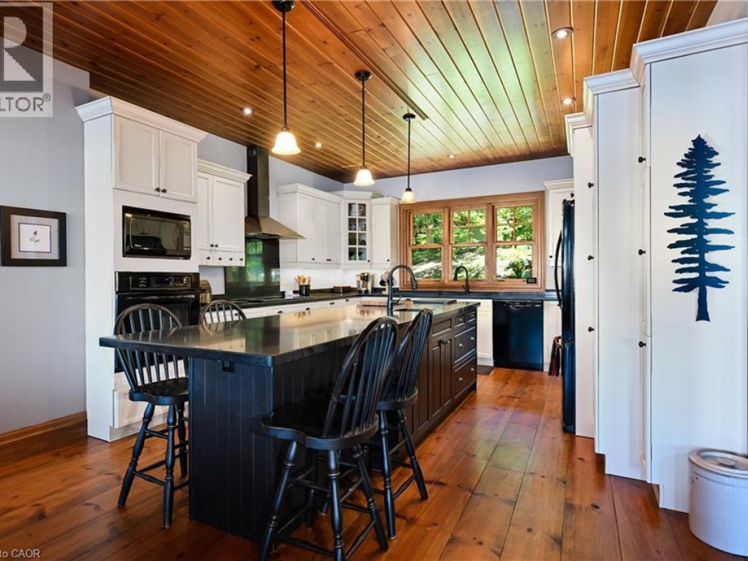 990 HASKETT'S Drive, Six Mile Lake