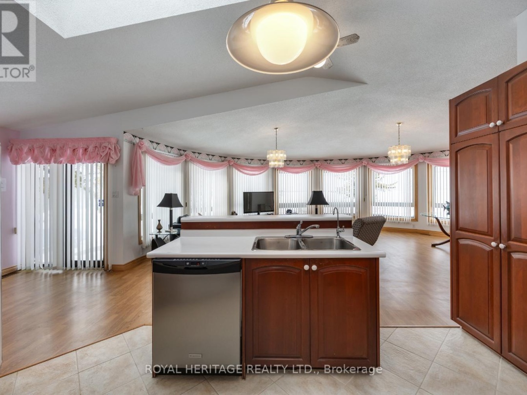 31 WELLINGTON STREET, 