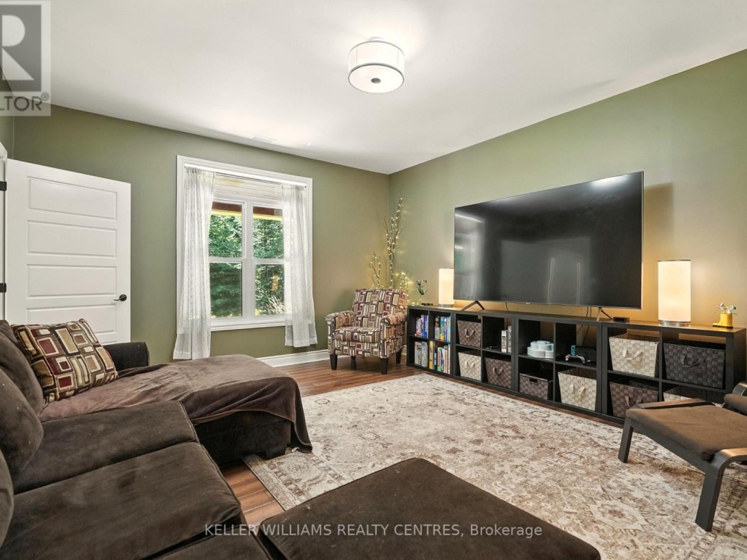 96 LINDGREN ROAD E, 