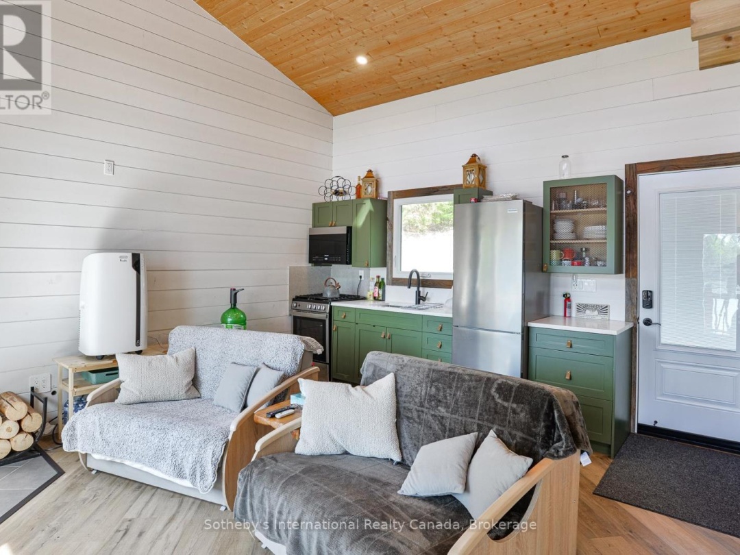 1211 PLUTO TRAIL, Boyne Lake