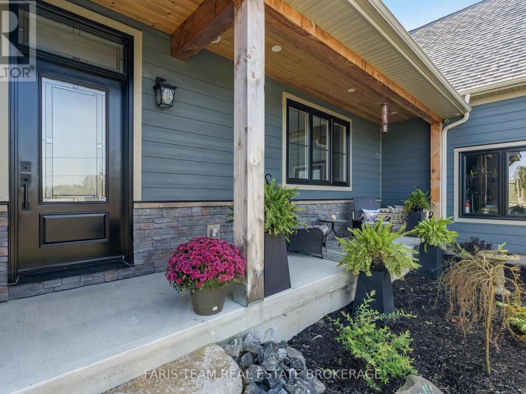 32 LEISURE COURT, 