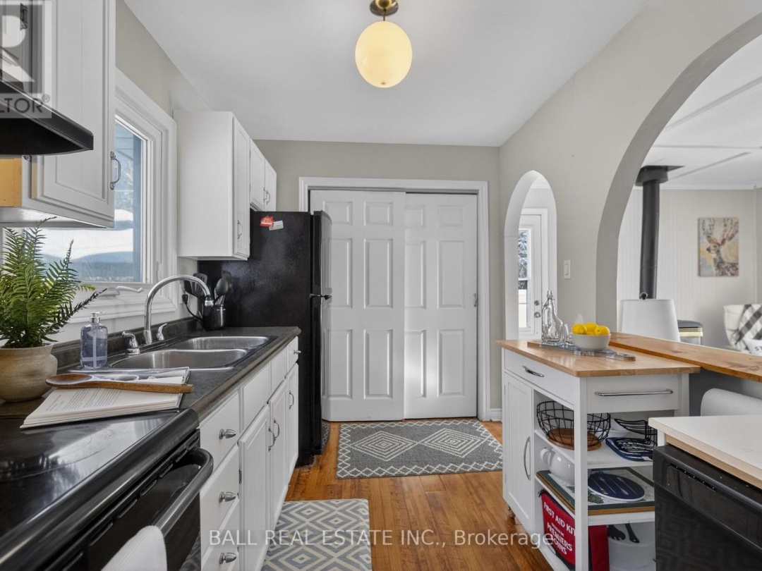 25 BAYVIEW ESTATE ROAD, Sturgeon Lake
