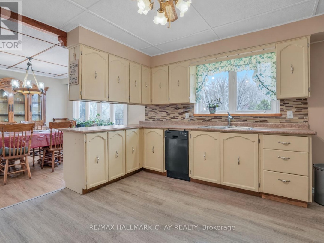 8315 93 HIGHWAY, Tiny