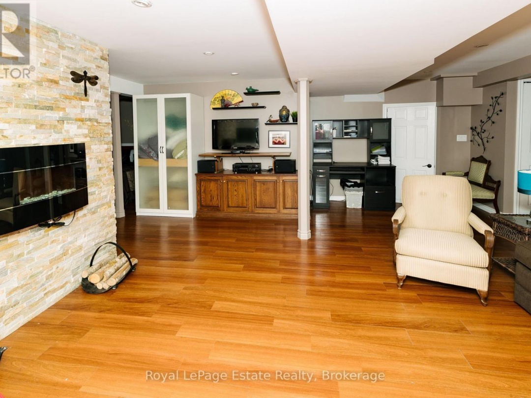 1157 BETWEEN LAKES TRAIL, 