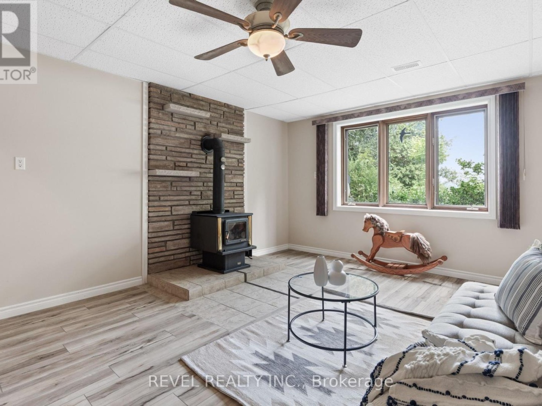 126 PINEWOOD BOULEVARD, Canal Lake