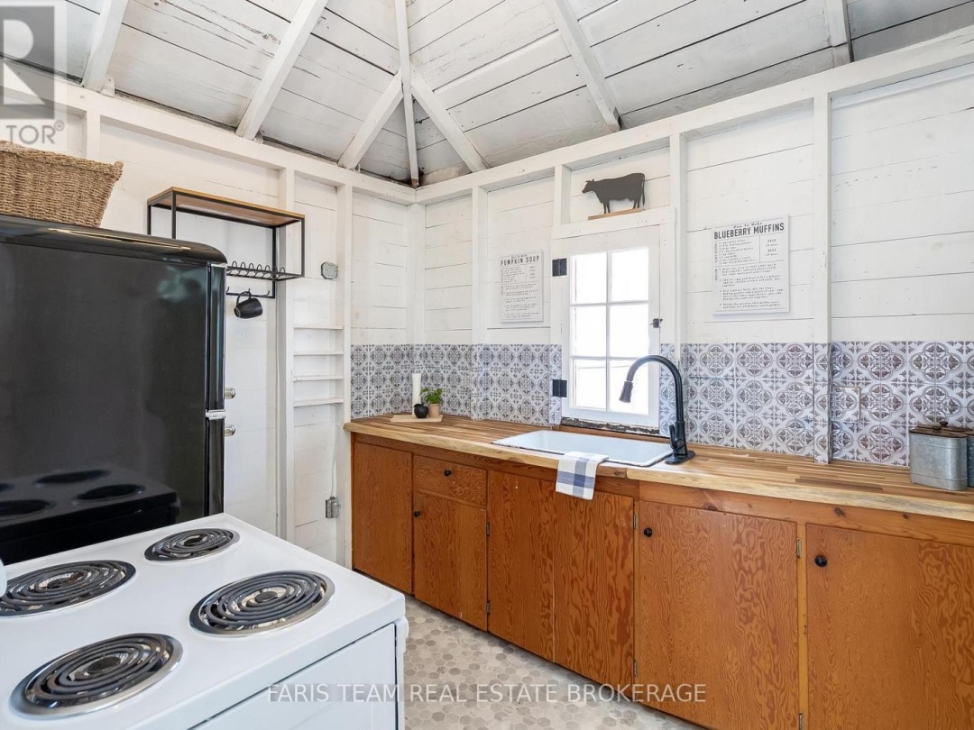 365 ROBINS POINT ROAD, Tay (Victoria Harbour)
