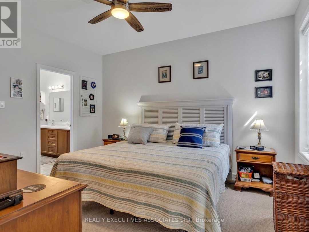 36 - 17 LAKEWOOD CRESCENT, 