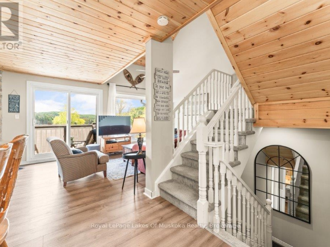 30 TURNER DRIVE, Peninsula Lake