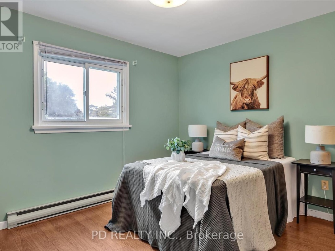 28 BOND STREET E, 
