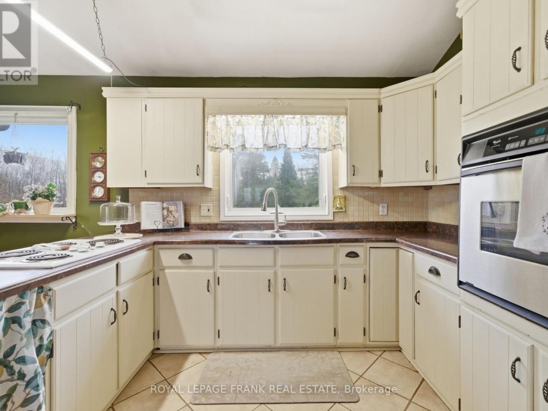 879 LINDEN VALLEY ROAD, Kawartha Lakes (Mariposa)