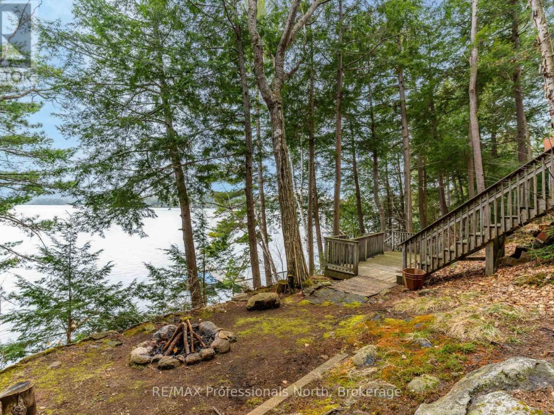 5997 KENNISIS LAKE ROAD, Kennisis Lake