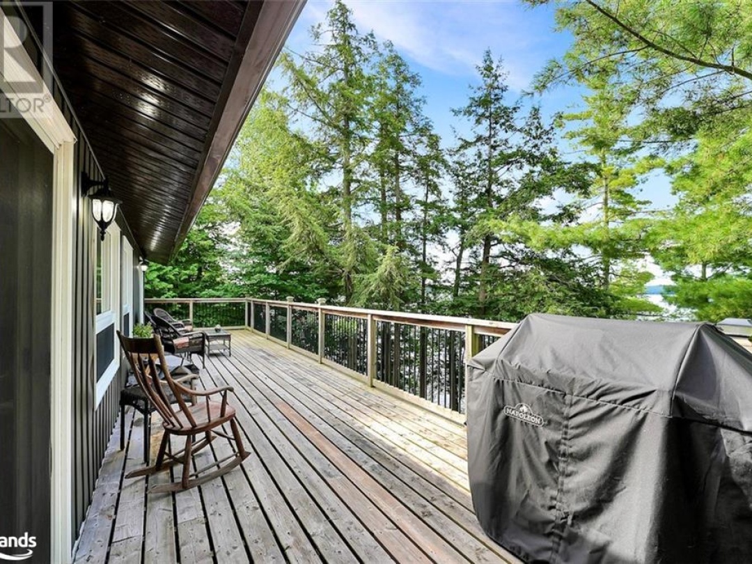 5543 Kennisis Lake Road, Kennisis Lake