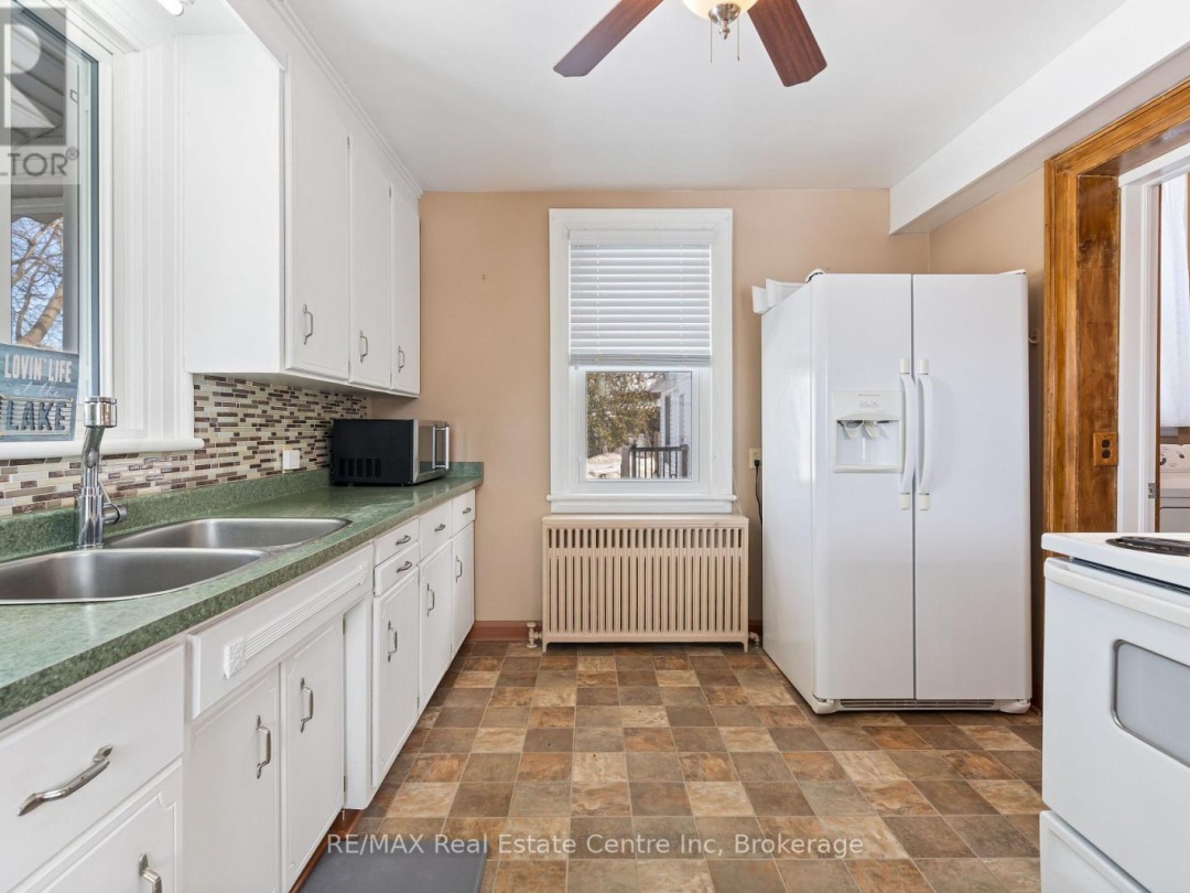24 LINDSAY STREET, Kawartha Lakes (Fenelon Falls)