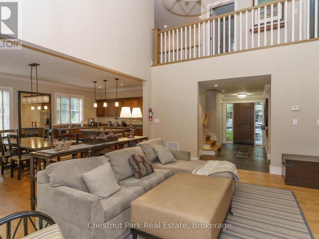 501 GLEN ABBEY WAY E, 