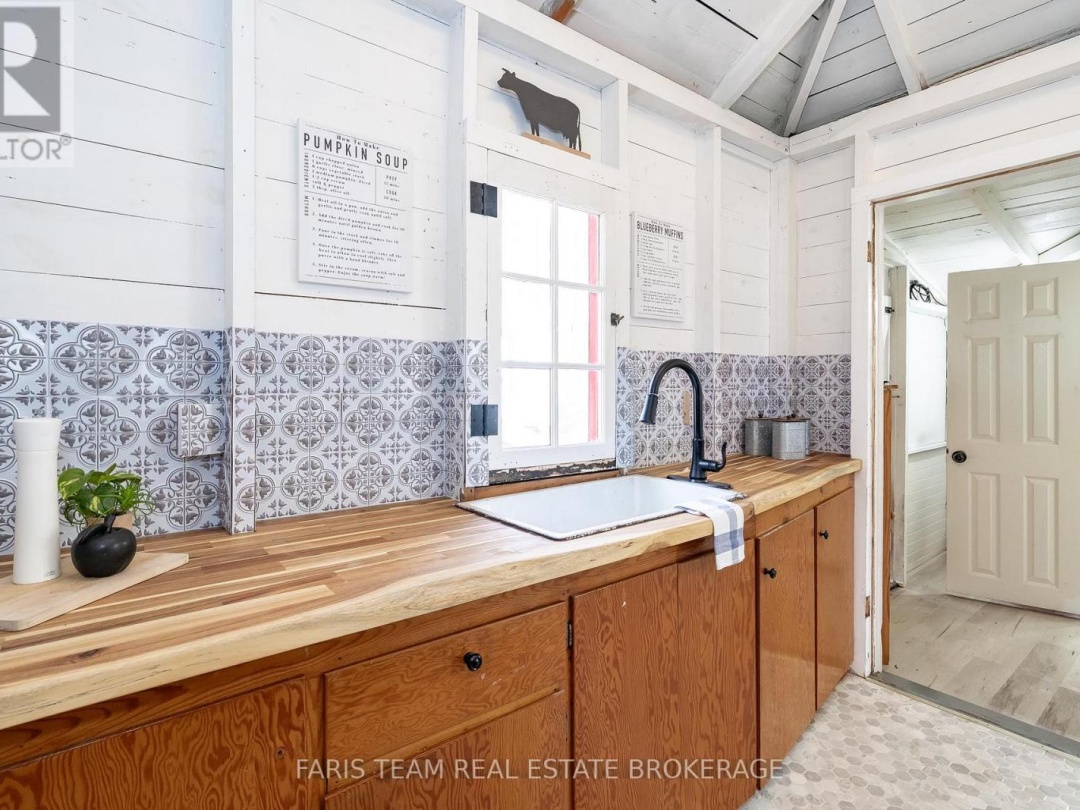 365 ROBINS POINT ROAD, Tay (Victoria Harbour)