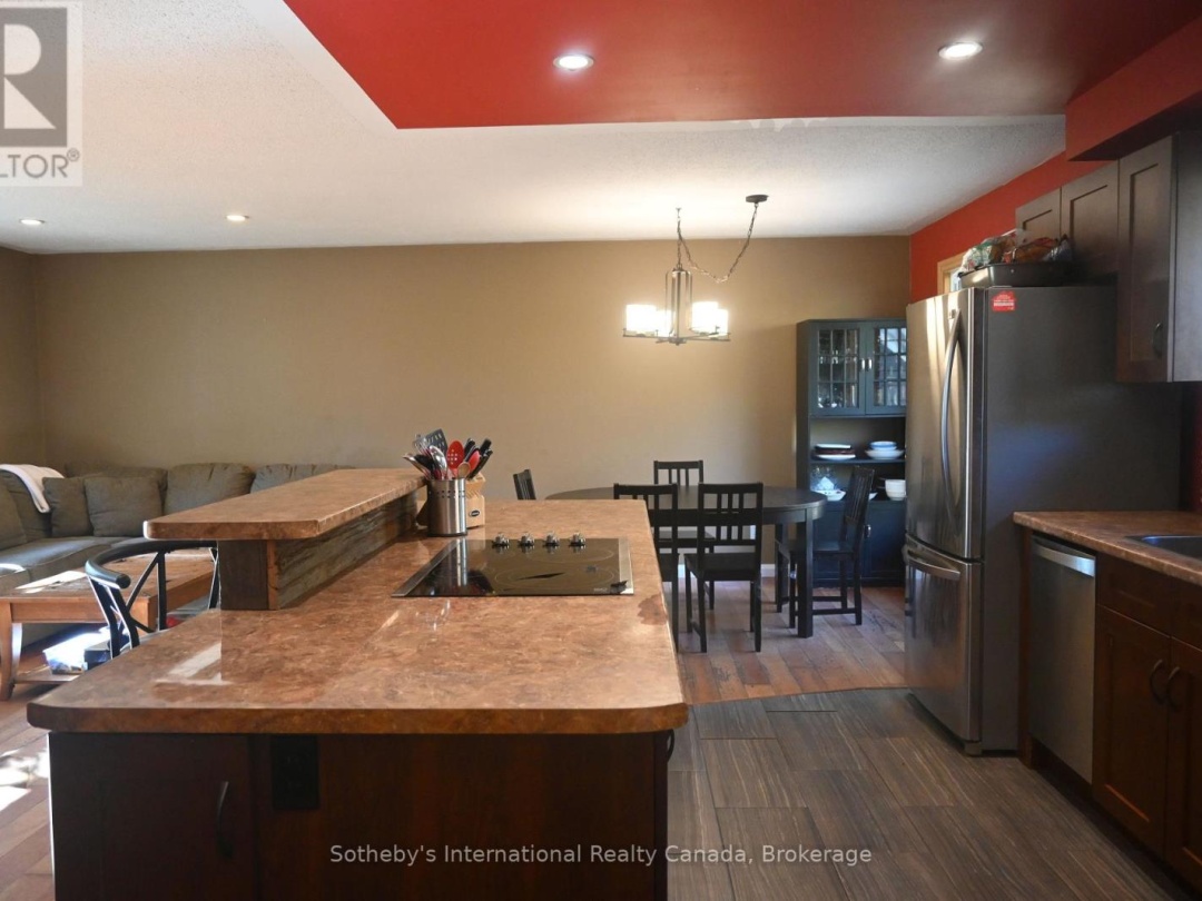6 PLEASANTVIEW DRIVE, 