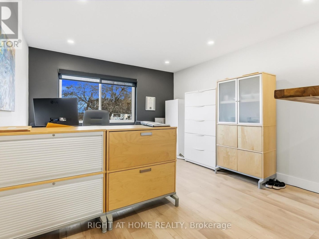 32 MATCHEDASH STREET N, 