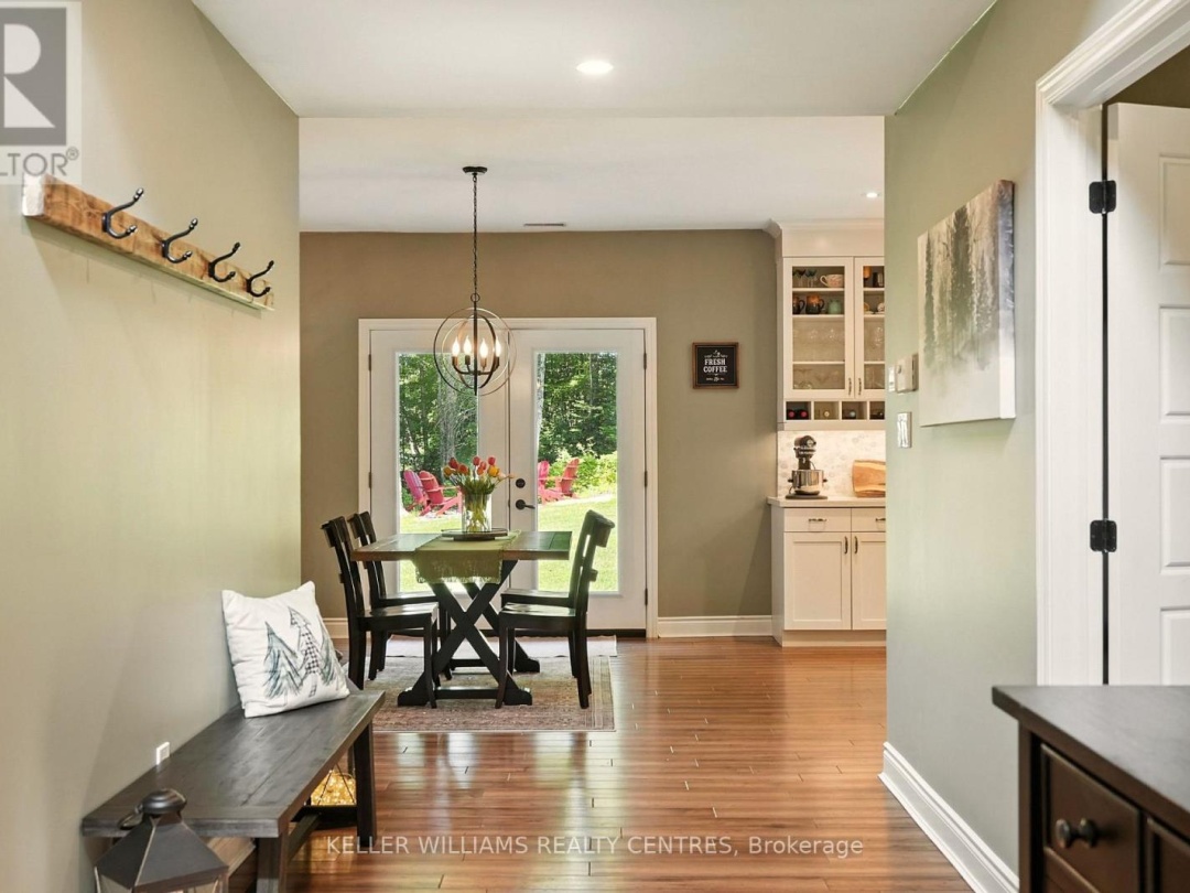 96 LINDGREN ROAD E, 