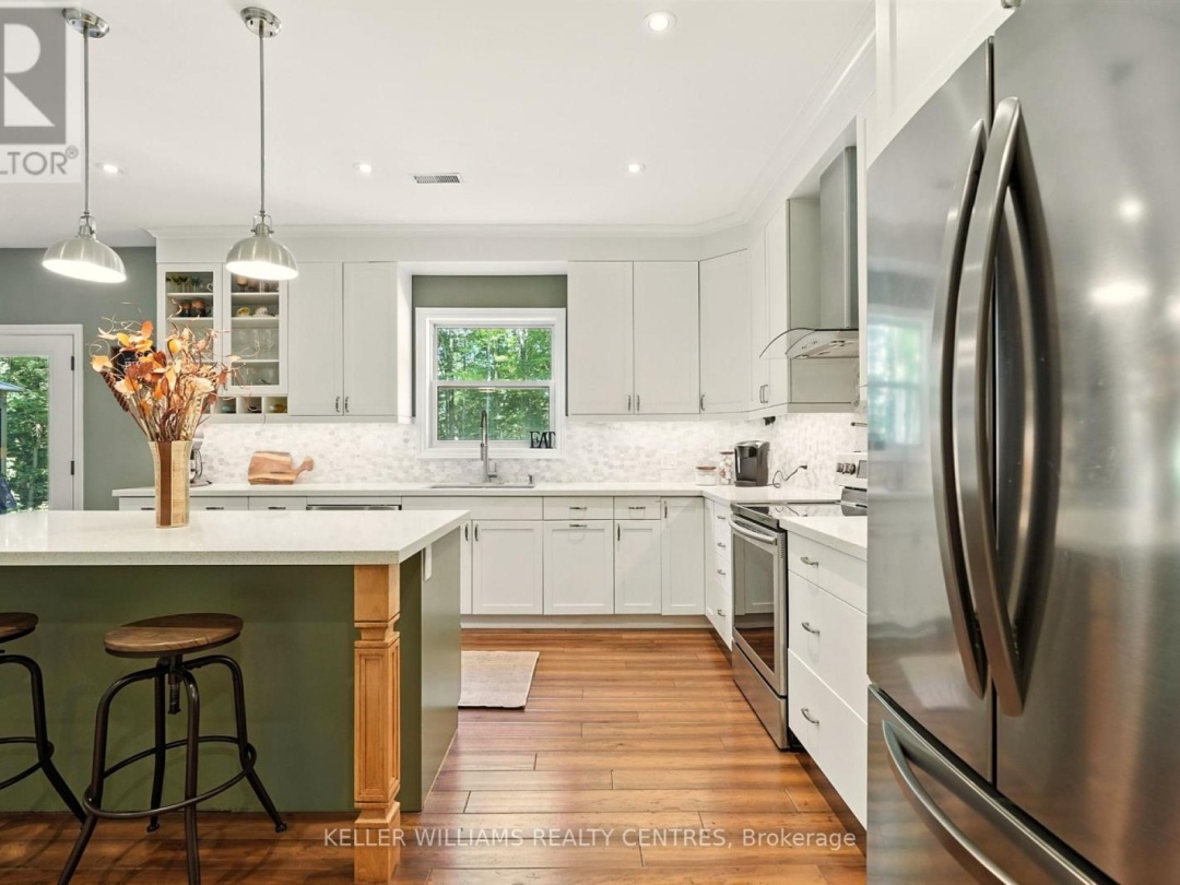 96 LINDGREN ROAD E, 