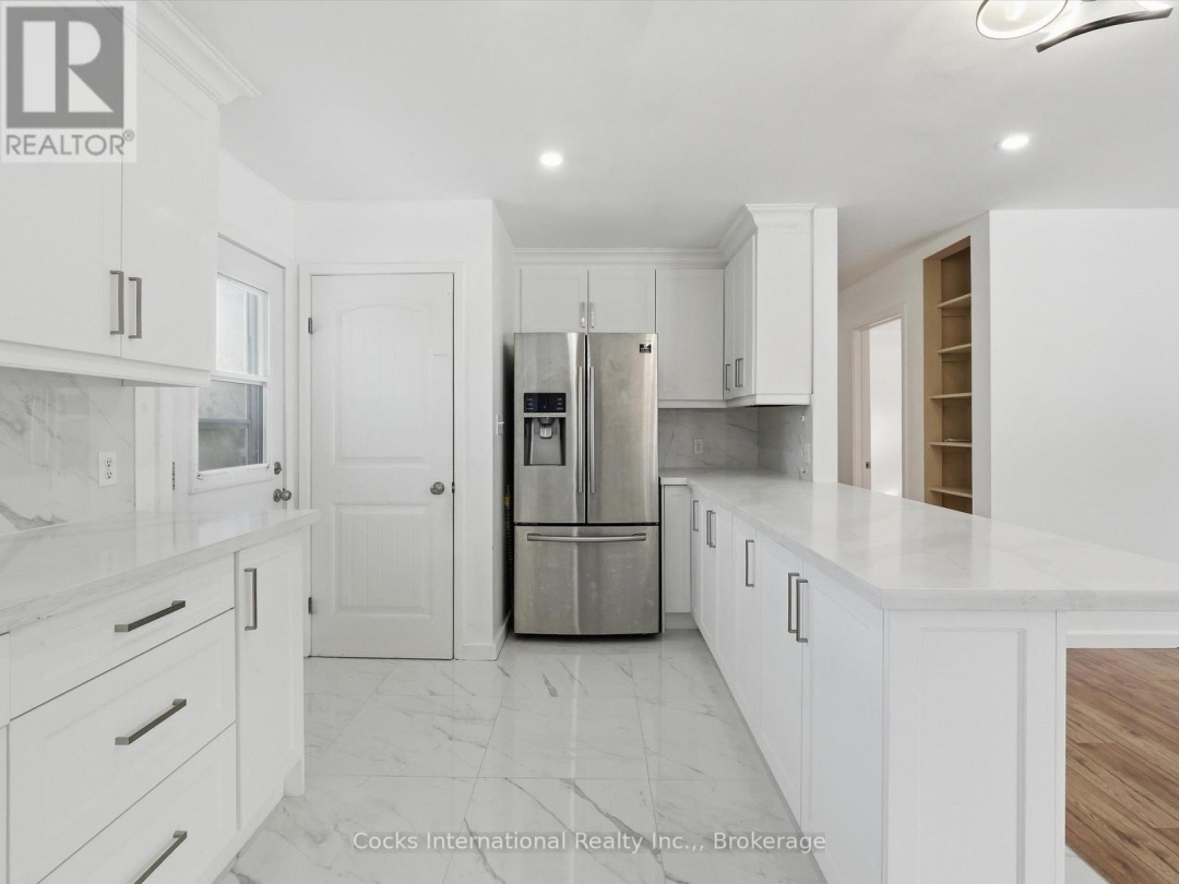 36 SUSAN STREET W, Huntsville (Chaffey)