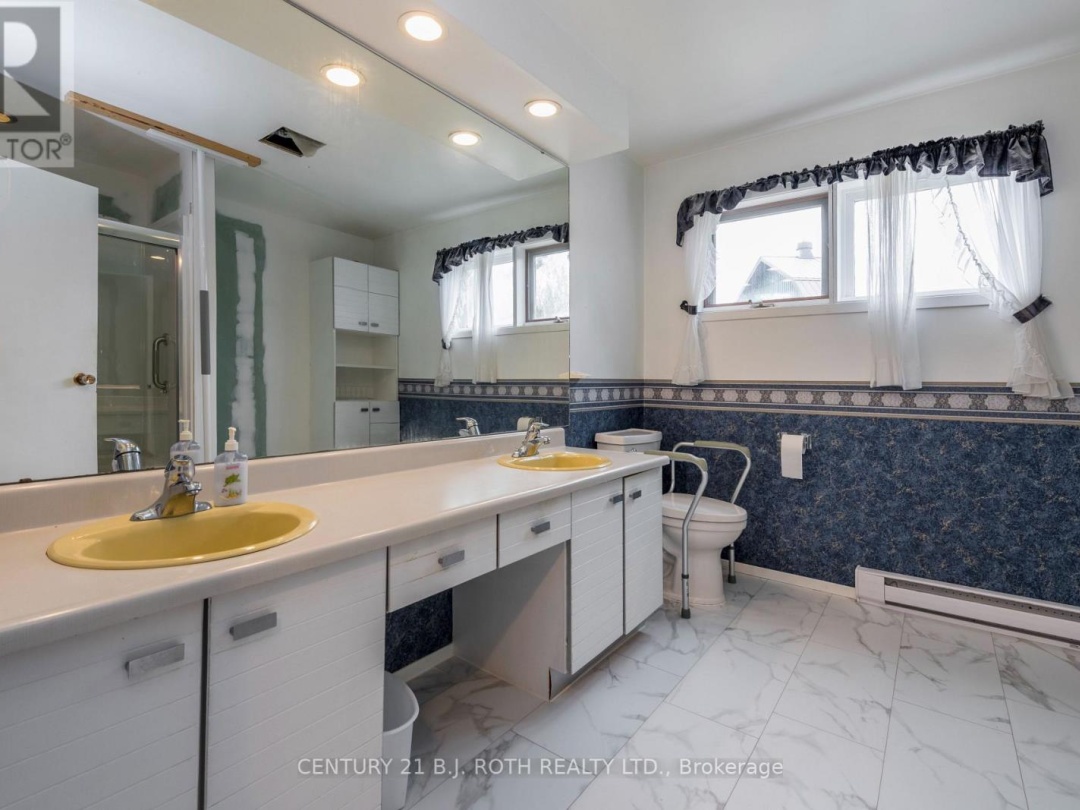 1076 BIRCHCLIFFE CRESCENT, Severn
