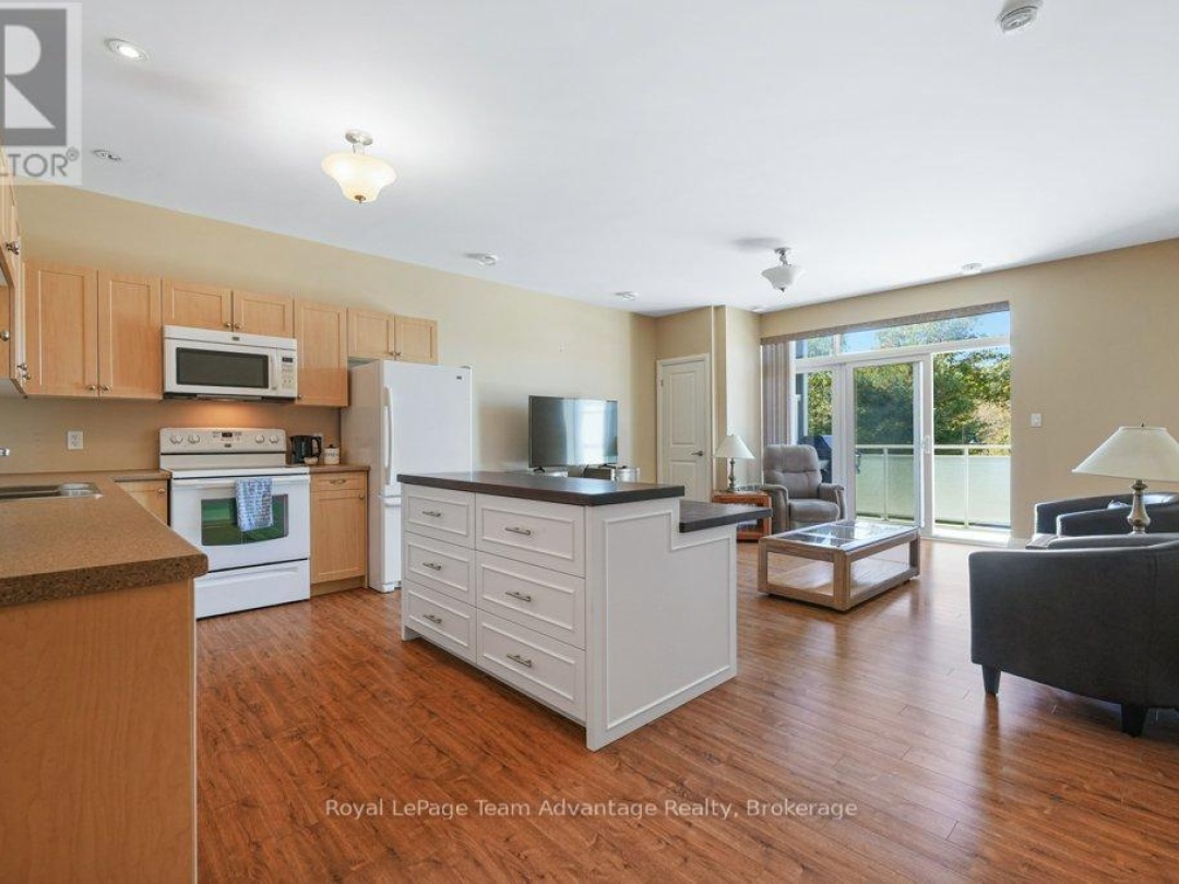 203 - 20A SILVER BIRCH COURT,