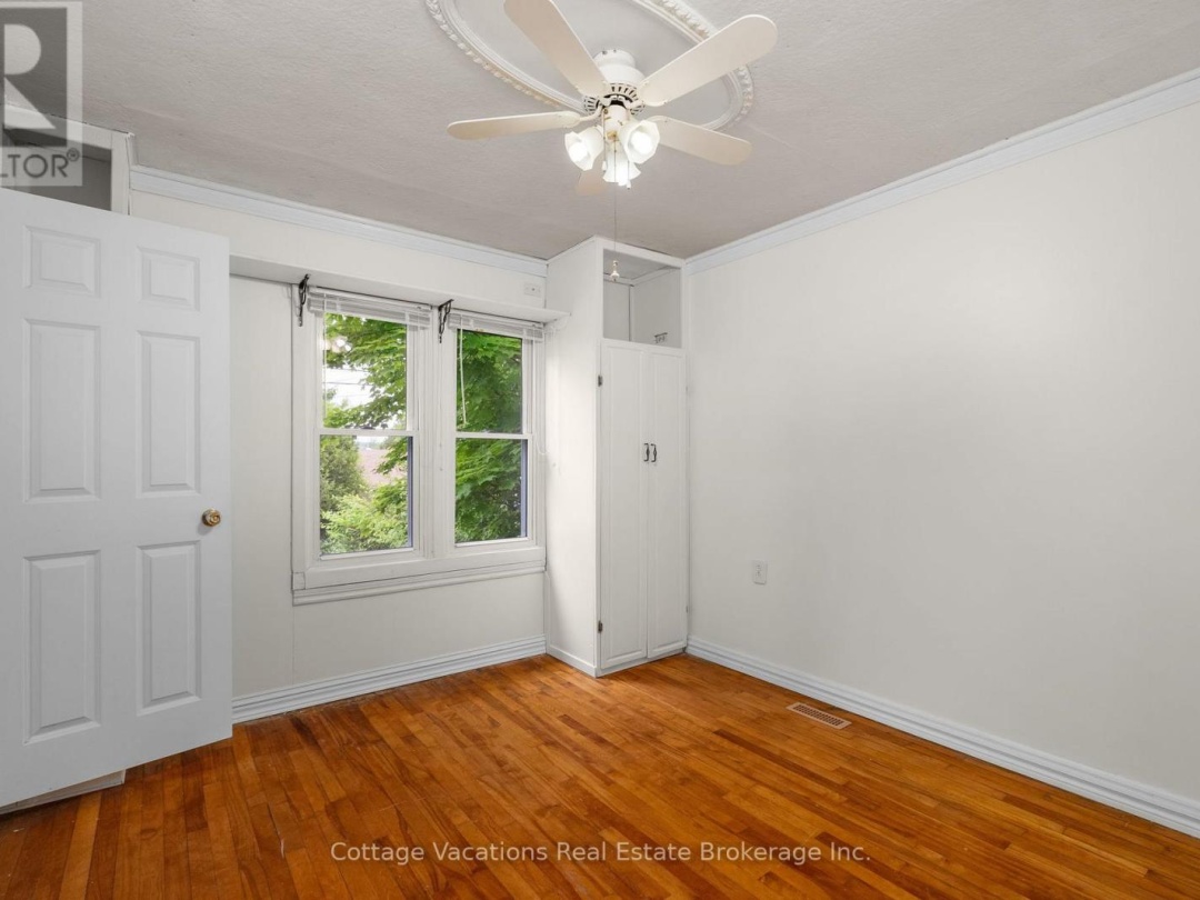 1 DUNCAN STREET E, 