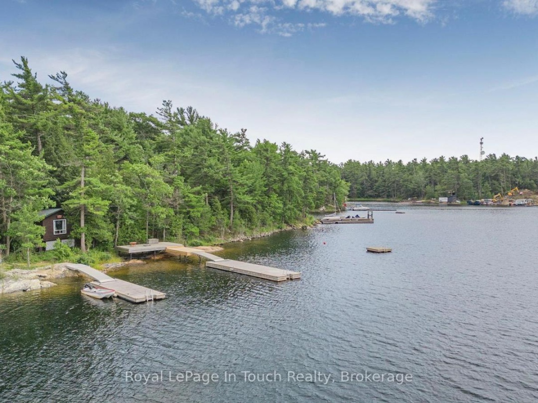 B207-10 WAHSOUNE ISLAND, Georgian Bay