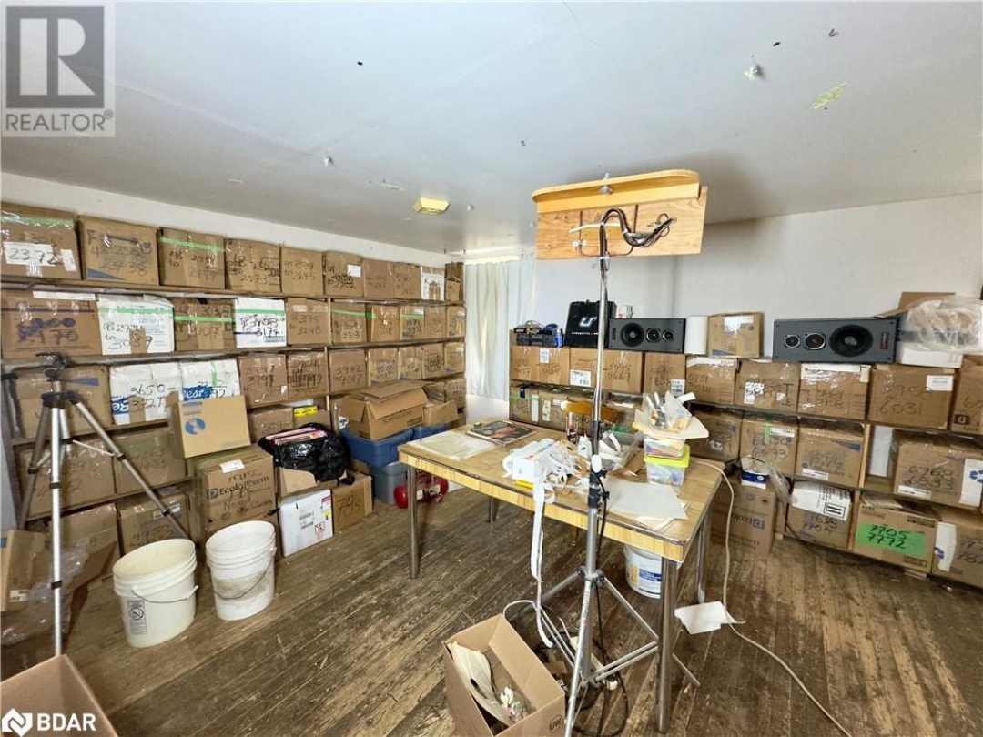 1894 HENRYS Landing, Coldwater