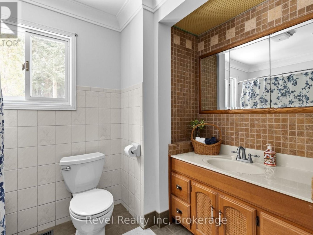 75 SILVER POINT DRIVE, Silver Lake