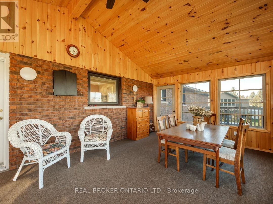 307 THE CAPTAIN'S CORNER, 