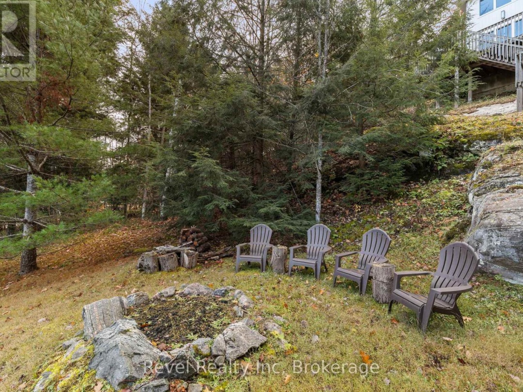 75 SILVER POINT DRIVE, Silver Lake