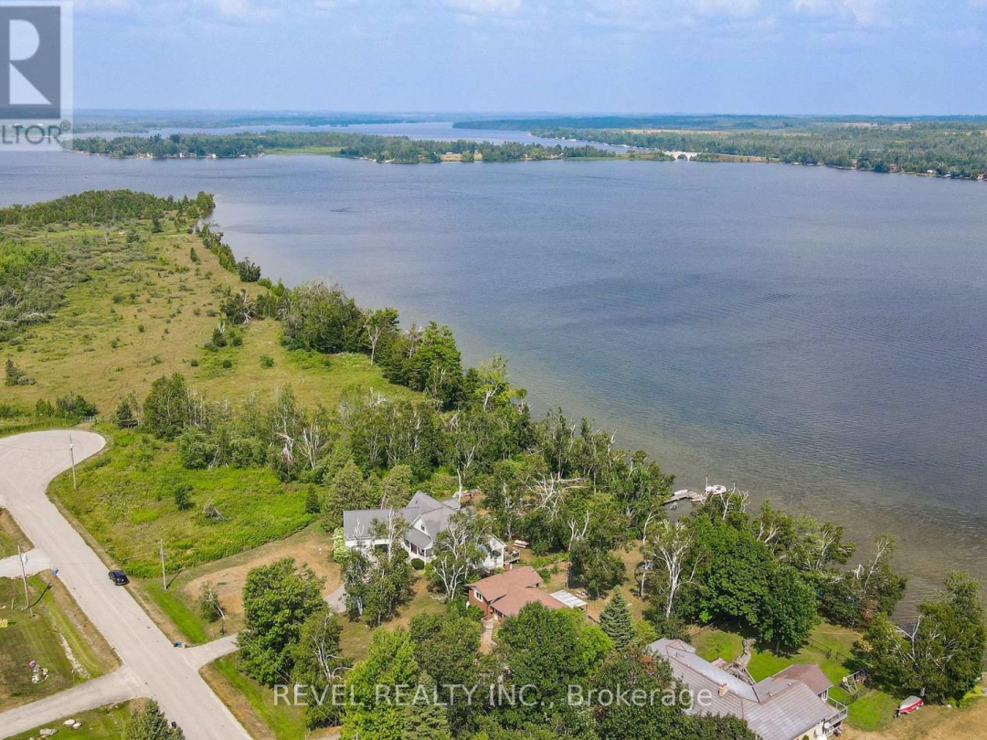 126 PINEWOOD BOULEVARD, Canal Lake