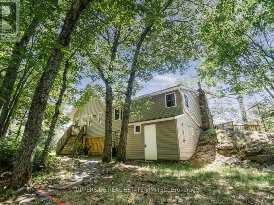 1040 OAK ROAD, Kahshe Lake
