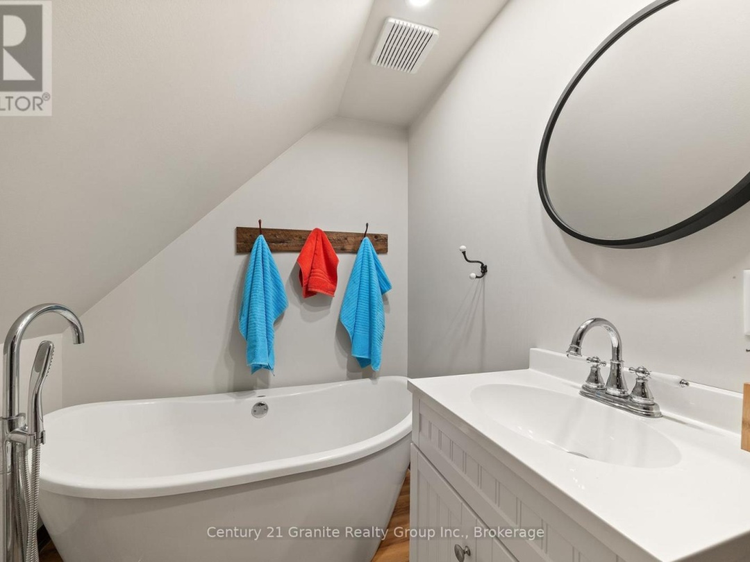 19221 HIGHWAY 118, Highlands East (Monmouth)