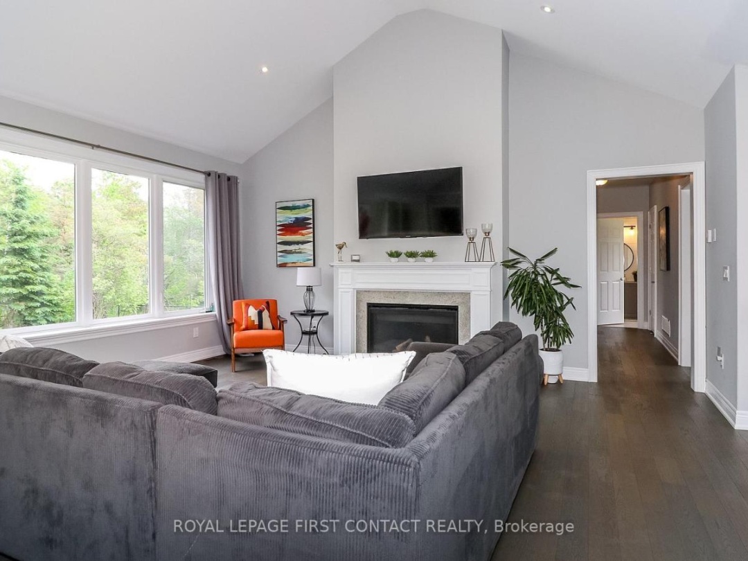 2066 ELANA DRIVE, Severn (Marchmont)