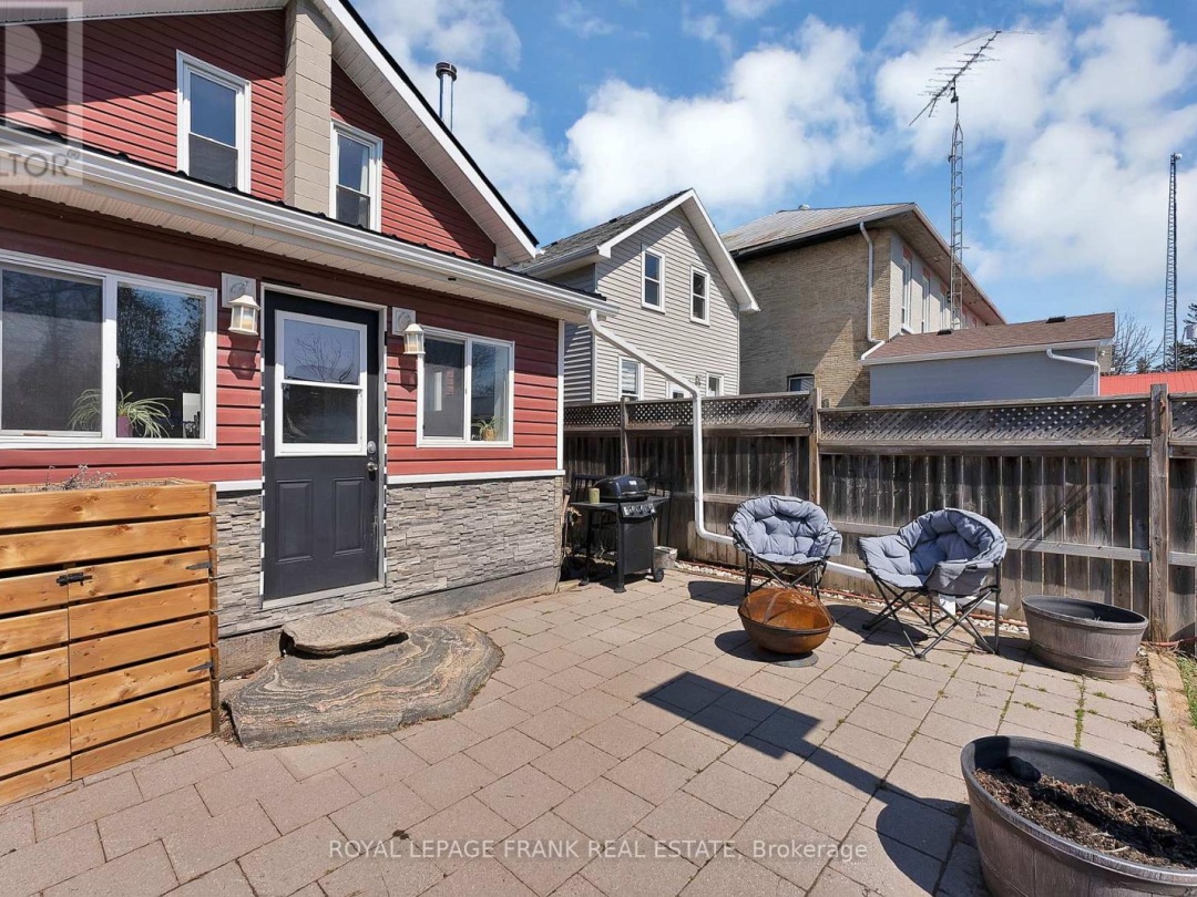 916 HIGHWAY 7, Kawartha Lakes (Oakwood)