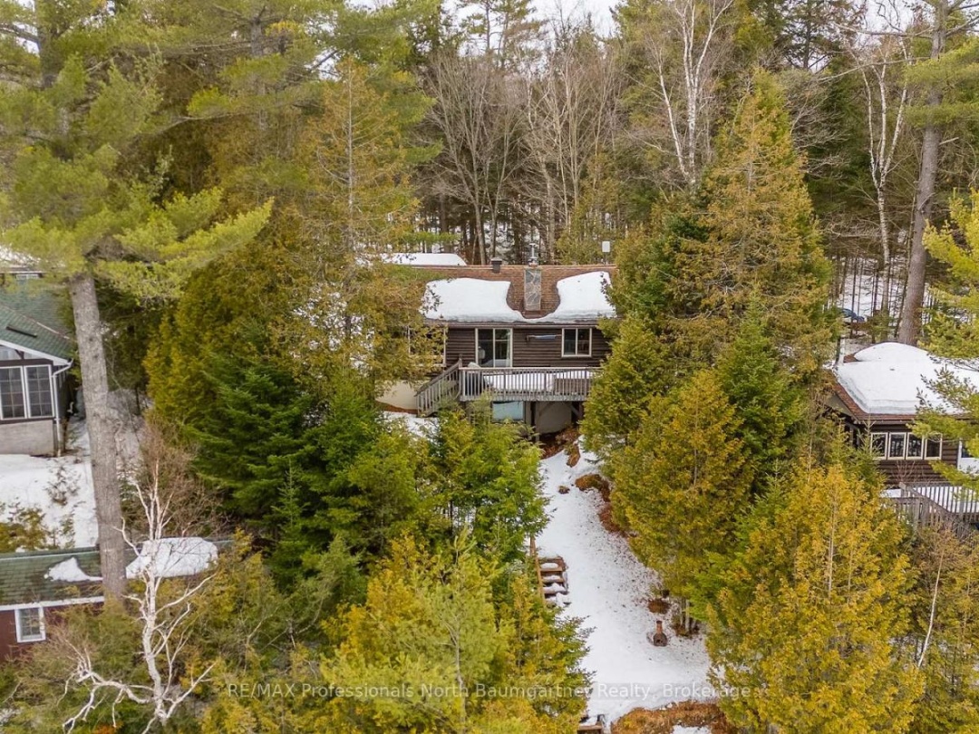 1012 COULSON LANE, Gooderham Lake