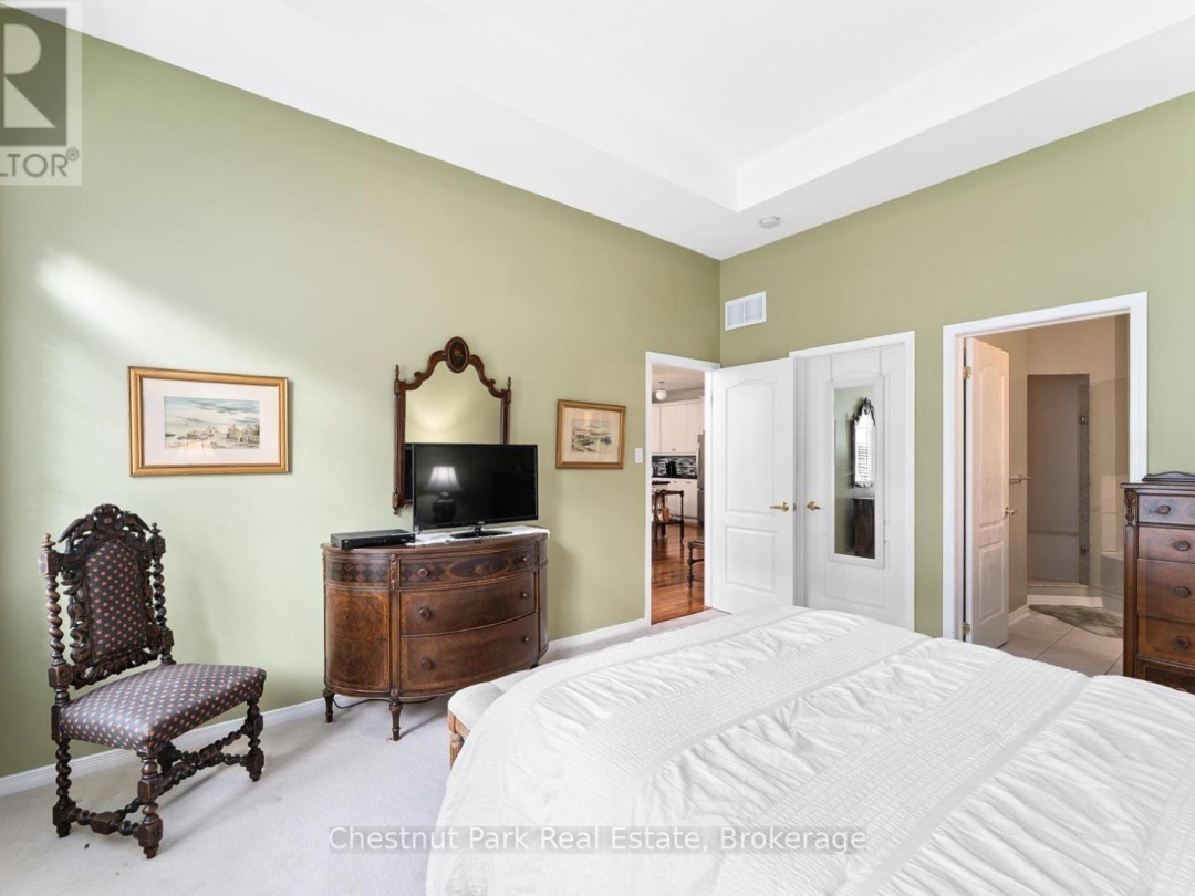 9 STORMONT COURT, Muskoka River