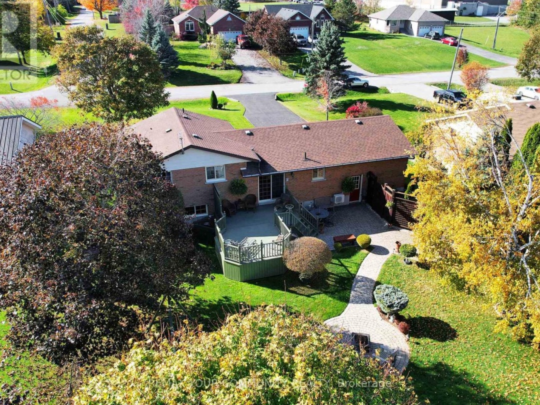 30 GRANT DRIVE, Kawartha Lakes (Oakwood)