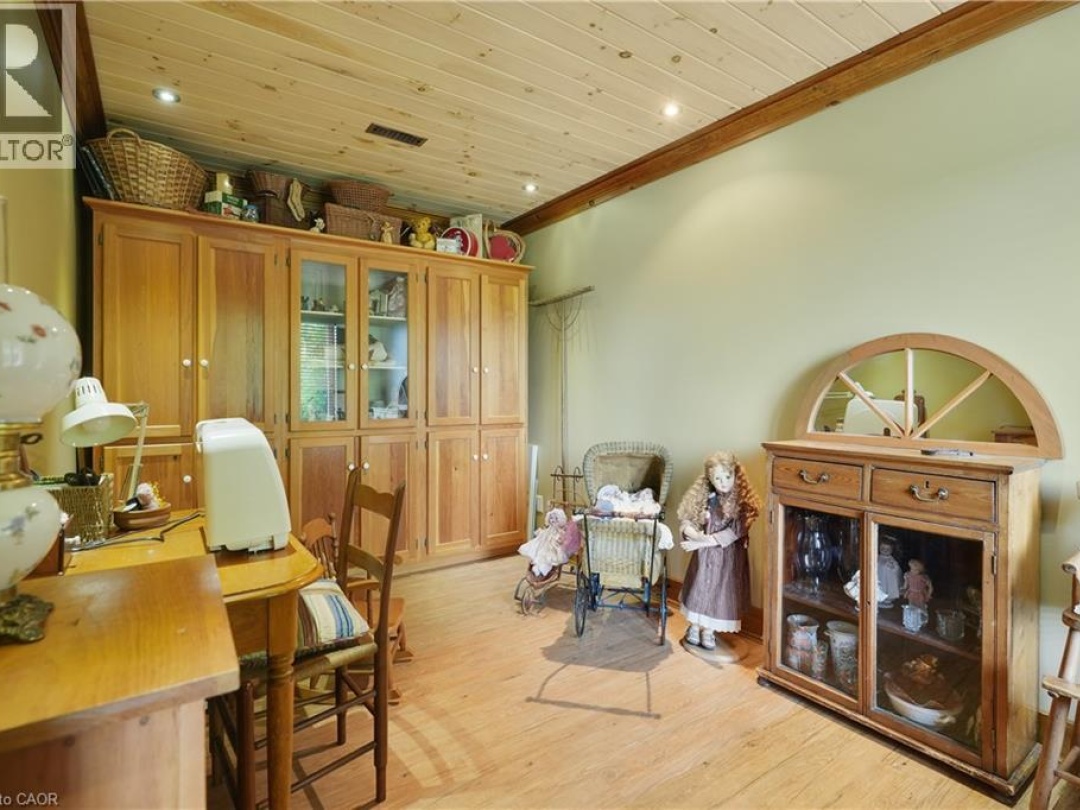 36 MANITOUWABING ESTATES Road, 