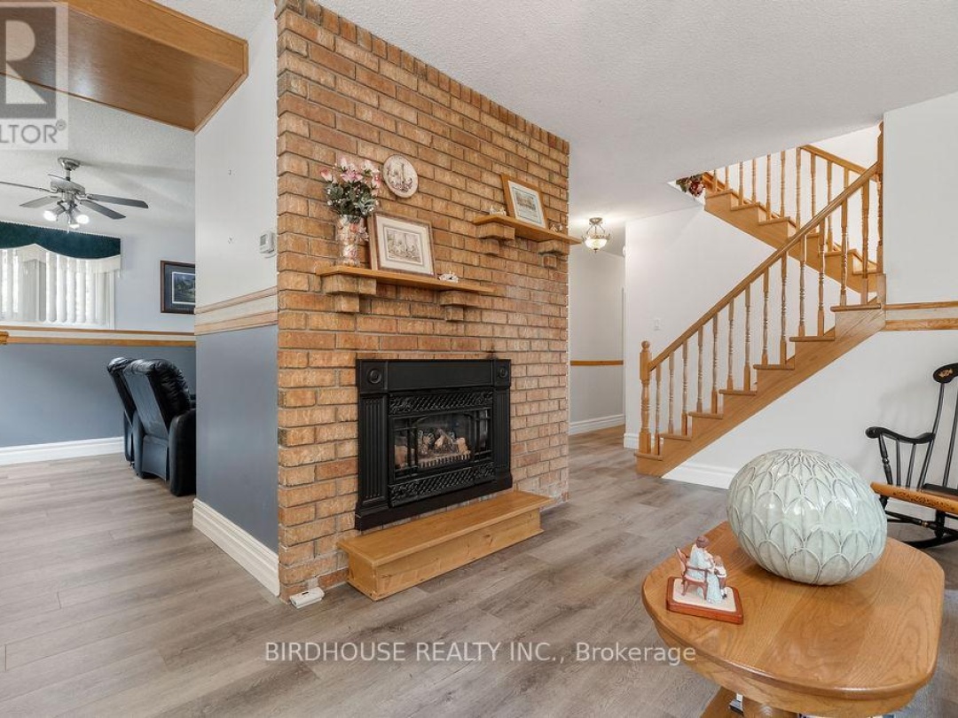 20 DOBLE DRIVE, Kawartha Lakes (Oakwood)