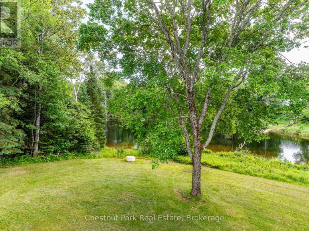 1054 GREEN LAKE ROAD, Gull River