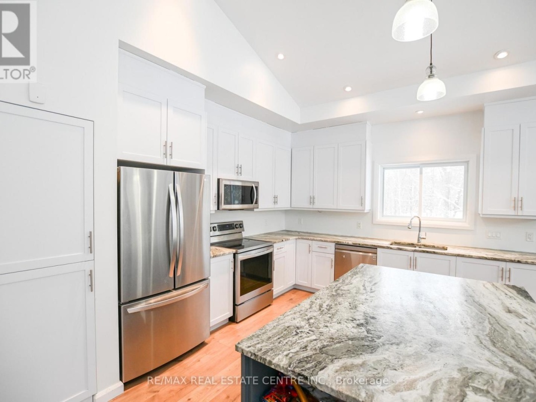 1033 NORTH SHORE DRIVE, Hoc Roc River