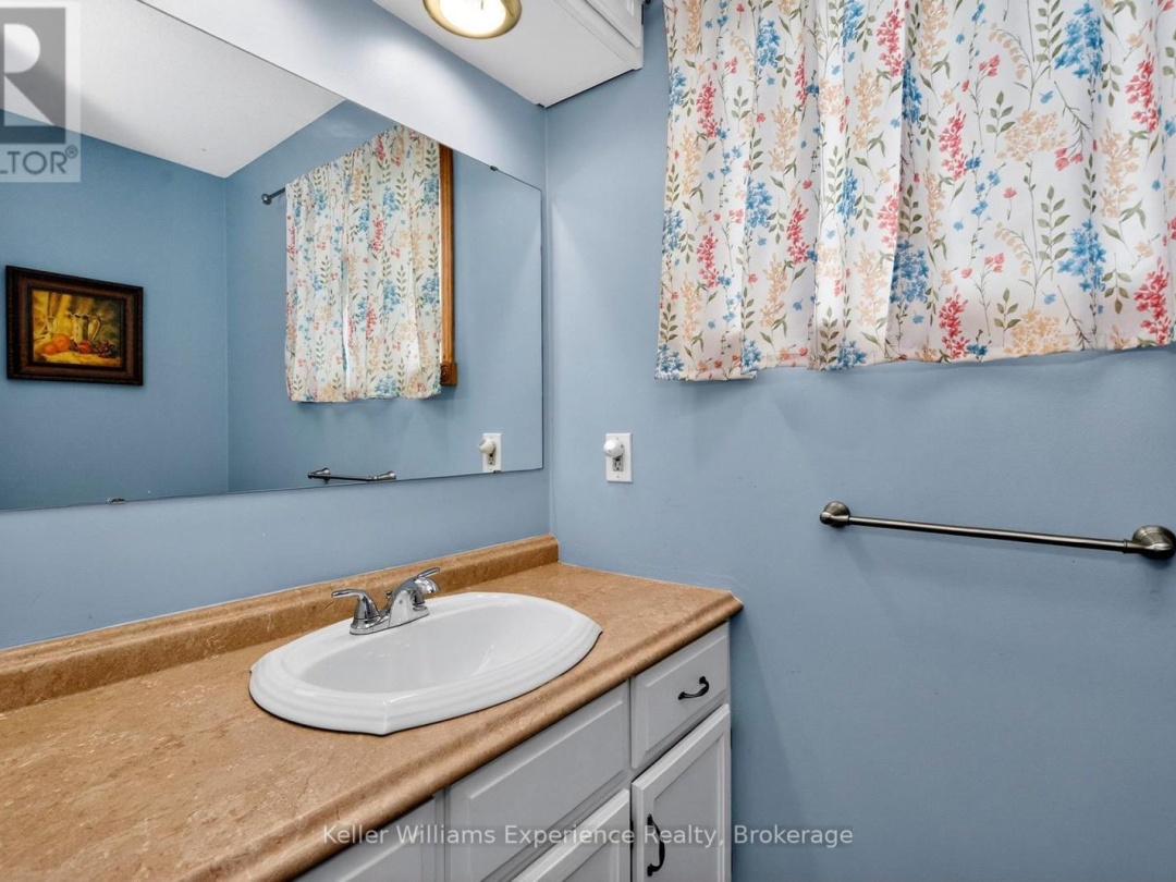72 BAY STREET, Tay (Victoria Harbour)