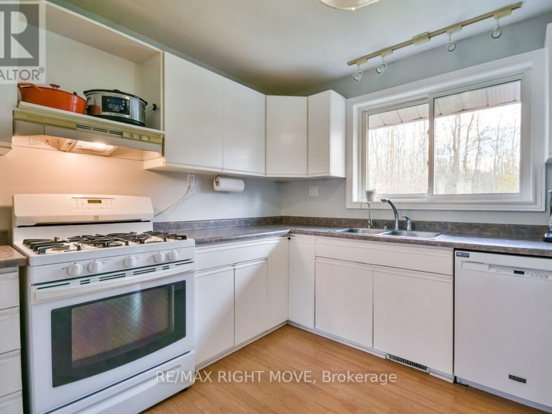 3811 LEO CRESCENT, Barnstable Bay