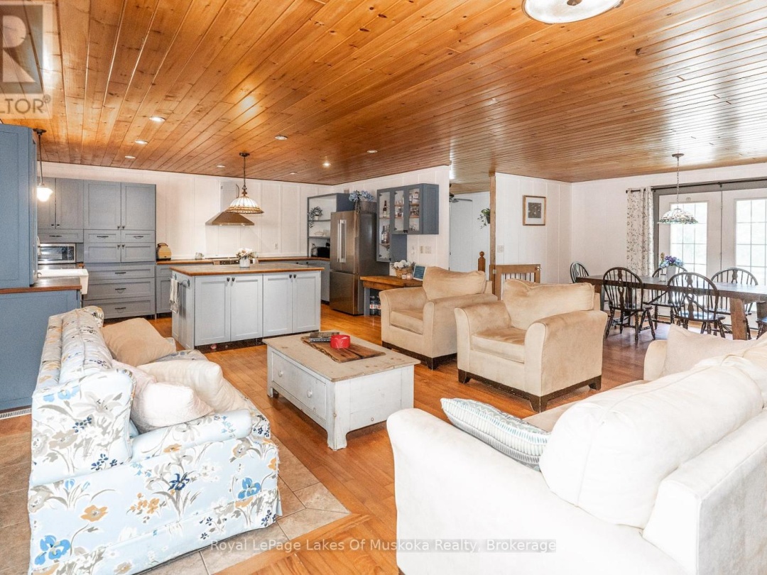 1185 MIRIAM DRIVE, Bracebridge (Oakley)