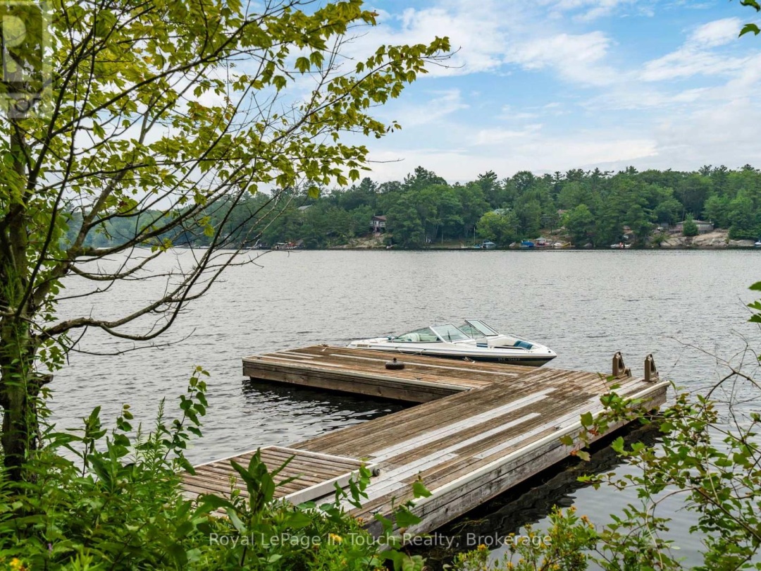 390 ISLAND 360 ISLAND, Six Mile Lake