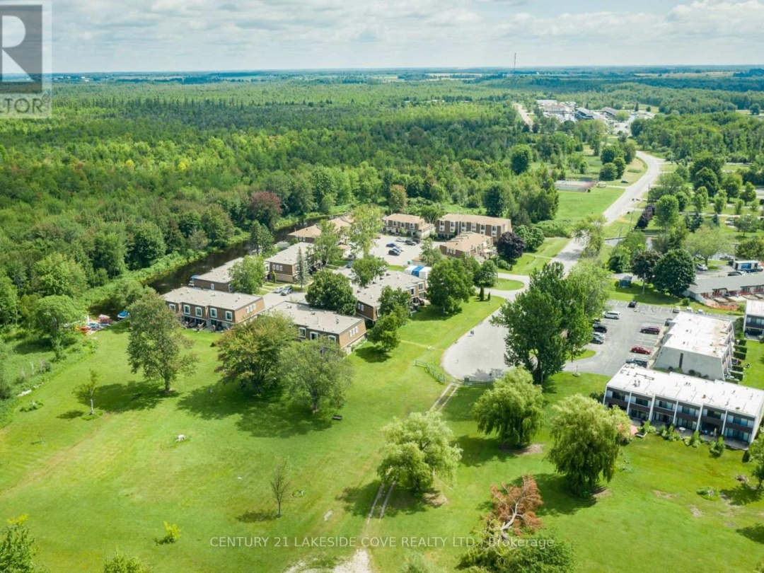 UNIT 29 - 1 PARADISE BOULEVARD, Lake Simcoe